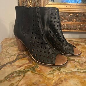 Toms prep toe Black Perforated Ankle Boots size 7